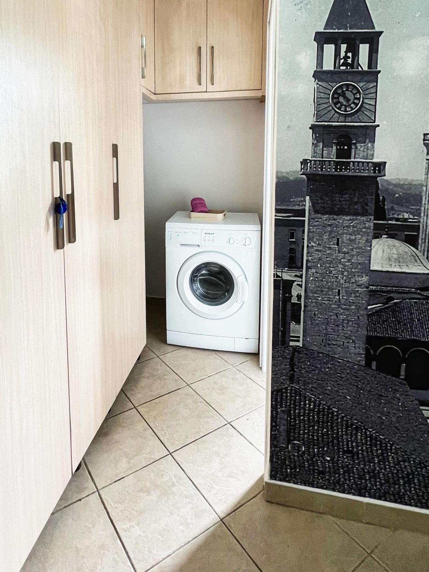 Sunny Central One-Bedroom Apartment Тирана Екстер'єр фото